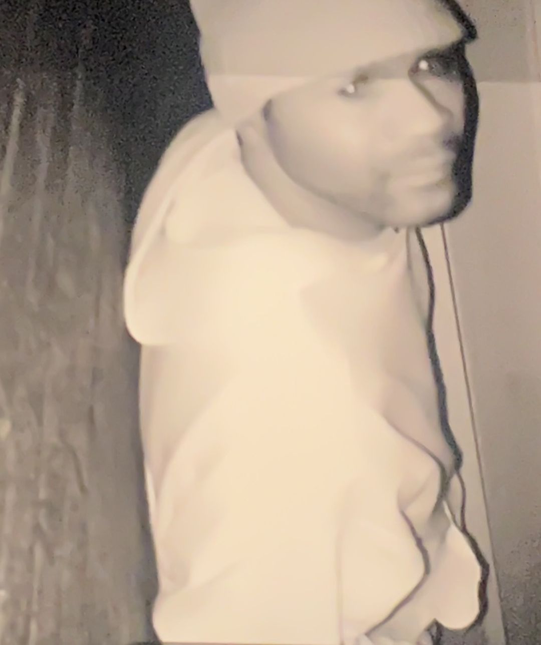 SBSO SEEKING TO IDENTIFY SUSPECT IN BUSINESS BURGLARY

The St. Bernard Sheriff’s Office is seeking