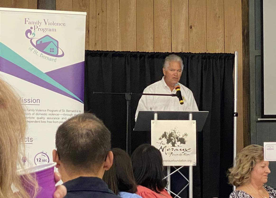 SHERIFF ATTENDS DOMESTIC VIOLENCE MEMORIAL EVENT

Sheriff James Pohlmann spoke at today’s Family Vi