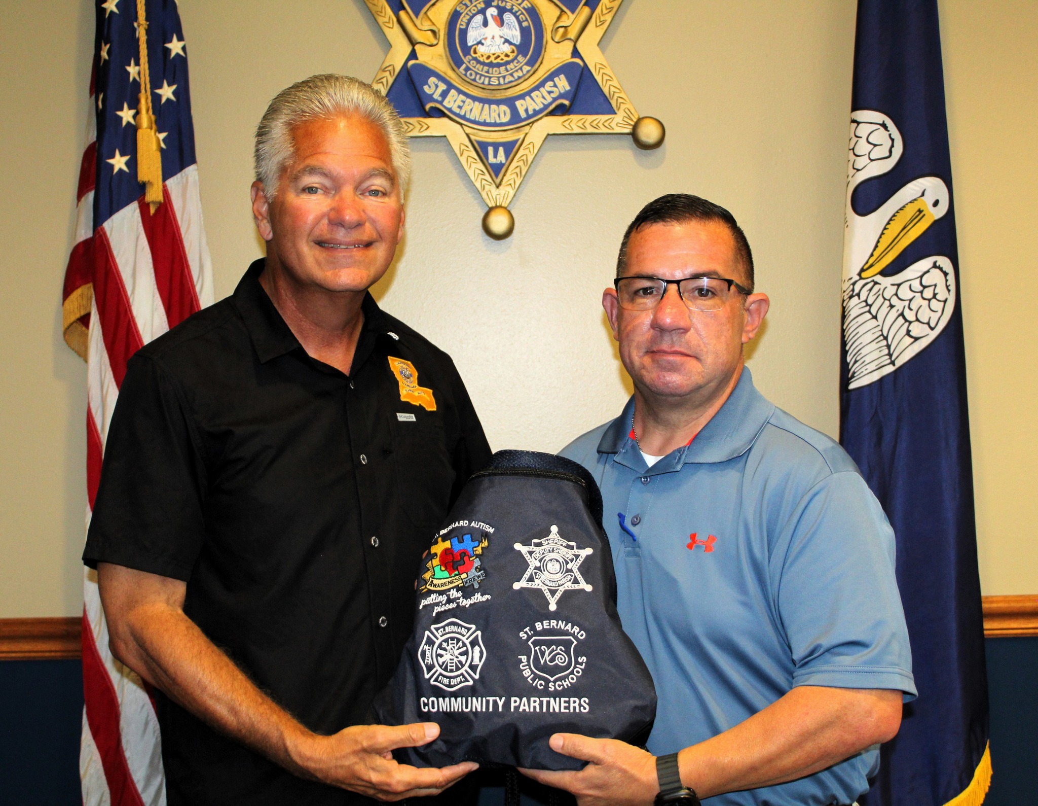 SBSO RECEIVES SENSORY BAGS FROM AUTISM KREWE 

The St Bernard Autism Awareness Krewe recently prese