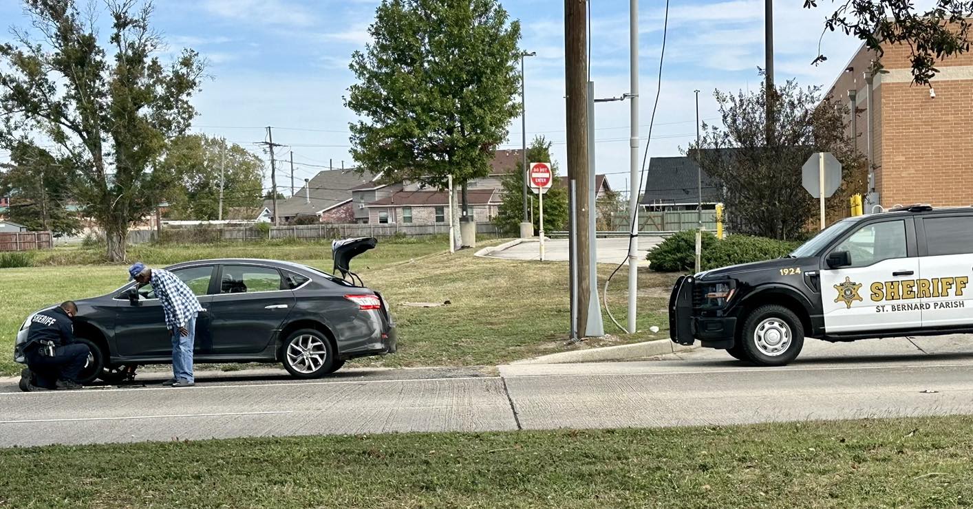 PROTECT AND SERVE

Earlier today, Lt. James Harper of our Corrections Division stopped to help a dr
