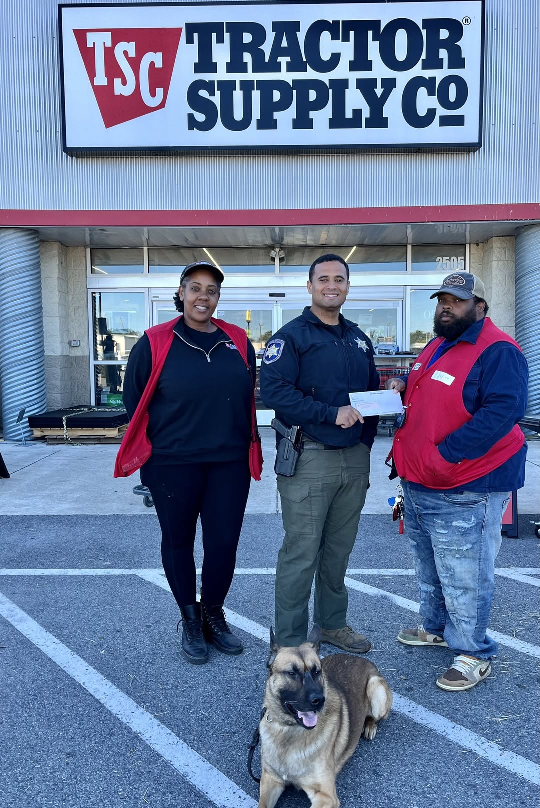 SBSO K-9 UNIT RECEIVES DONATION FROM TRACTOR SUPPLY  

The St. Bernard Sheriff’s Office received a