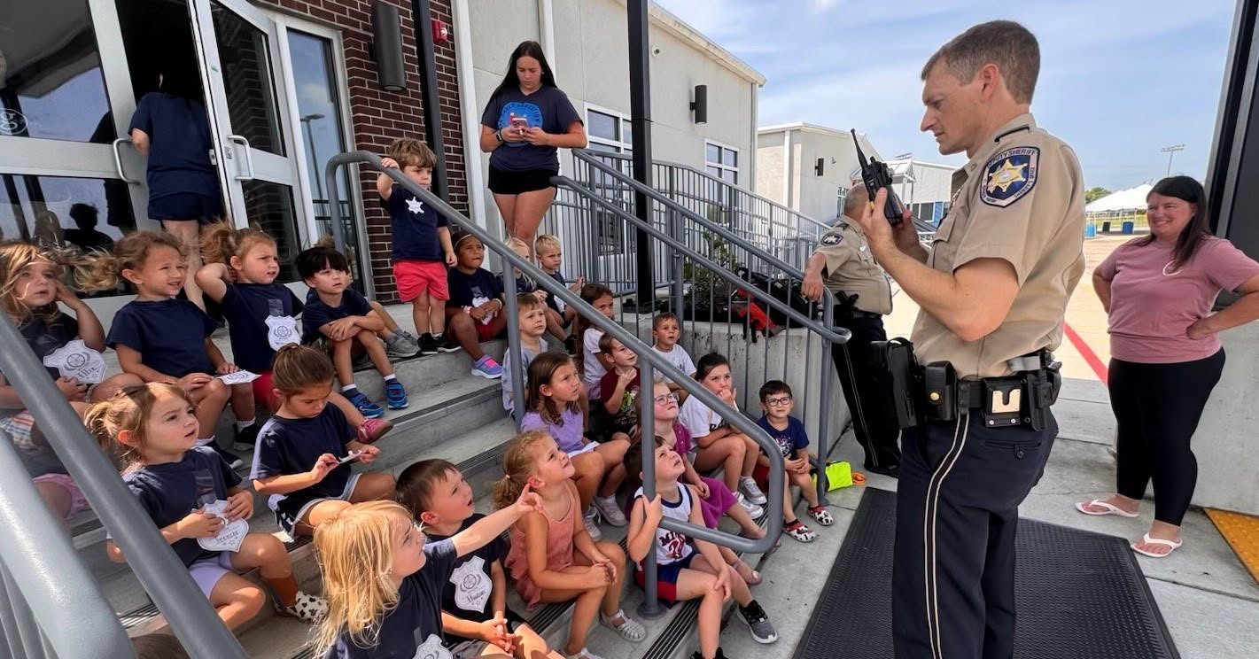 SBSO VISITS WITH PRIMARY EARLY EDUCATION CENTER 

St. Bernard Parish Sheriff’s Office Lt. Eric Eile